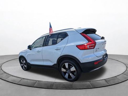 Used 2021 Volvo XC40 T5 Momentum w/ Premium Package image 6
