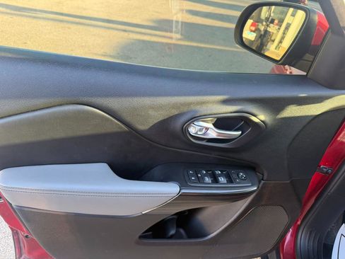 Used 2014 Jeep Cherokee Limited image 12