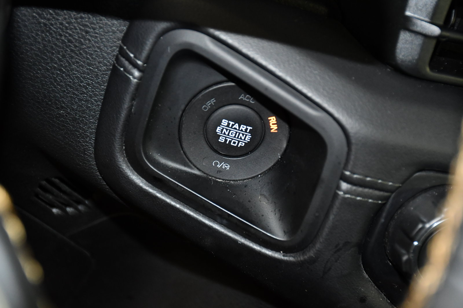 Used 2024 Jeep Wrangler Unlimited Sahara AWD/4WD image 24