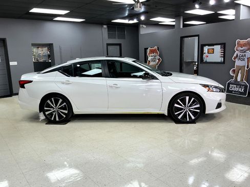 Used 2021 Nissan Altima 2.5 SR w/ SR Premium Package image 9