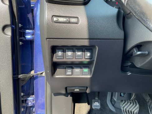 Used 2019 Nissan Rogue SV AWD/4WD image 16