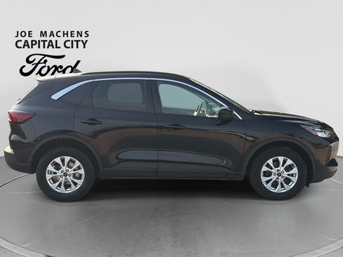 Used 2023 Ford Escape Active w/ Tech Pack #2 AWD/4WD image 3