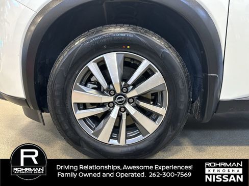 Certified 2024 Nissan Pathfinder SL image 5