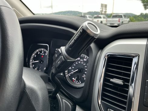 Used 2019 Nissan Titan PRO-4X w/ Pro-4x Convenience Package AWD/4WD image 31