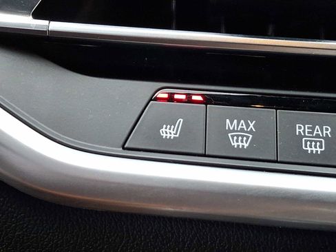 Used 2023 BMW X6 xDrive40i w/ M Sport Package image 26