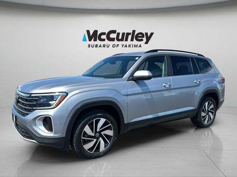 Used 2025 Volkswagen Atlas SE AWD/4WD image 2