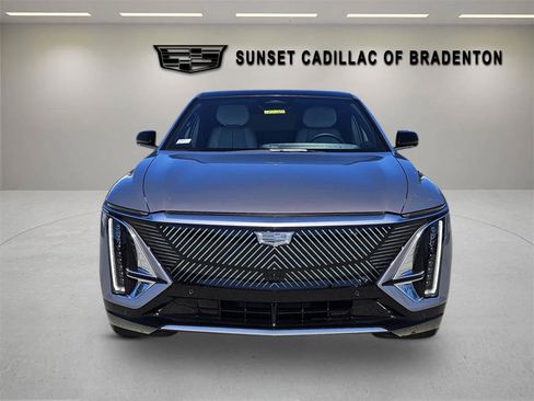 New 2025 Cadillac Lyriq Luxury image 2