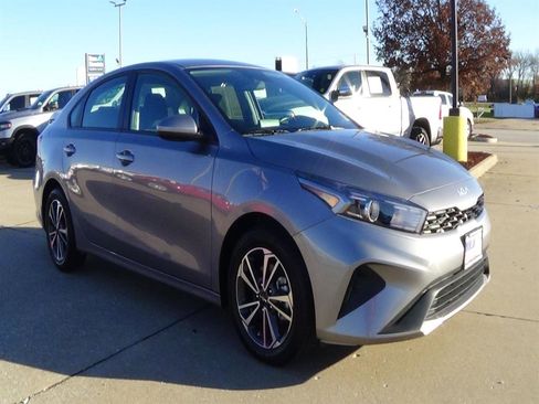 Used 2024 Kia Forte LXS image 4