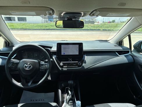 Used 2025 Toyota Corolla LE FWD image 23