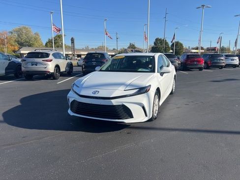 Used 2025 Toyota Camry LE image 20