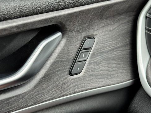 Used 2022 Jeep Grand Cherokee L Limited image 17