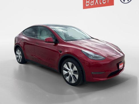 Used 2024 Tesla Model Y Long Range AWD/4WD image 1