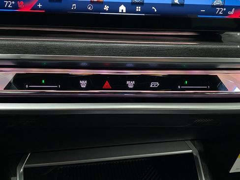 Used 2024 BMW i7 xDrive60 image 7