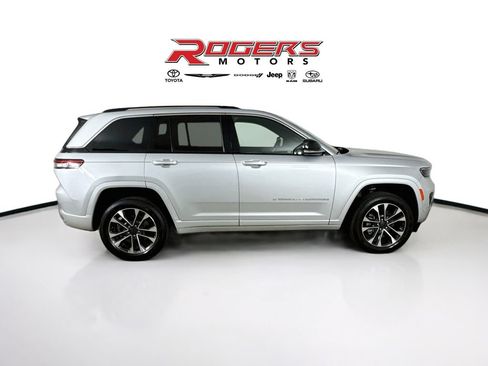 Used 2023 Jeep Grand Cherokee Overland w/ Adv Protech Group III AWD/4WD image 9