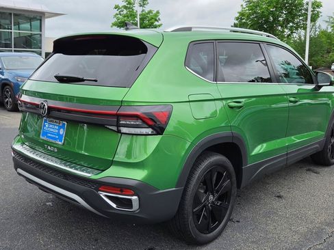 Certified 2025 Volkswagen Taos SE w/ Panoramic Sunroof Package FWD image 5