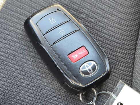 Used 2022 Toyota Corolla Cross LE image 33