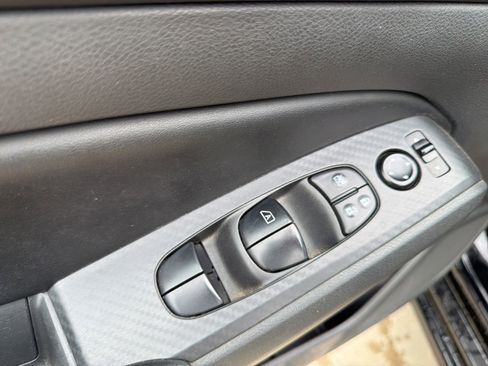 Used 2024 Nissan Altima 2.5 SV FWD image 11