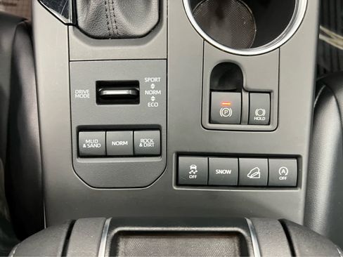 Used 2021 Toyota Highlander XLE image 28