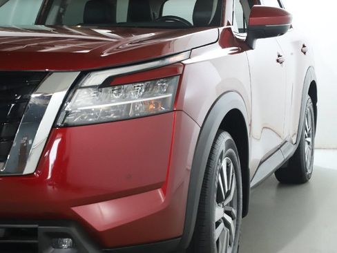 Used 2022 Nissan Pathfinder SL AWD/4WD image 5