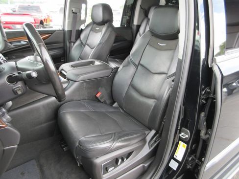 Used 2016 Cadillac Escalade ESV Luxury AWD/4WD image 21