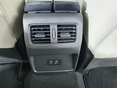 Used 2023 Nissan Rogue SV image 14