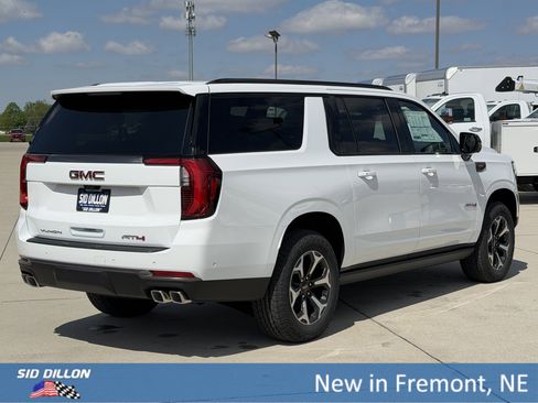 New 2026 GMC Yukon XL AT4 Ultimate AWD/4WD image 4