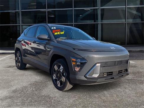 Used 2025 Hyundai Kona SEL image 2