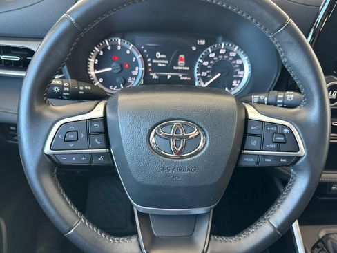 Used 2023 Toyota Highlander LE AWD/4WD image 27