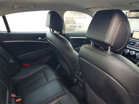 Used 2022 Genesis G70 2.0T image 31