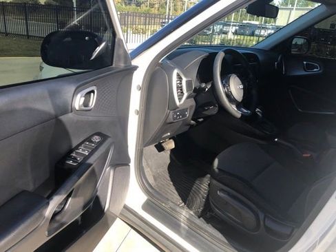 Used 2020 Kia Soul S image 12