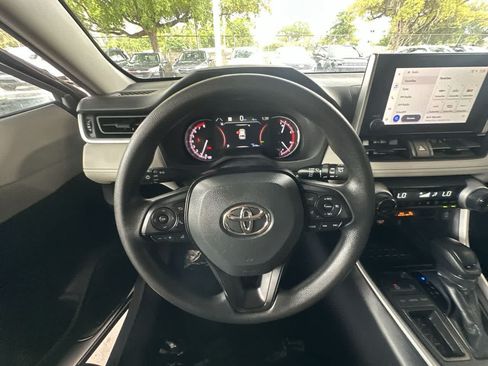 Used 2025 Toyota RAV4 XLE FWD image 15