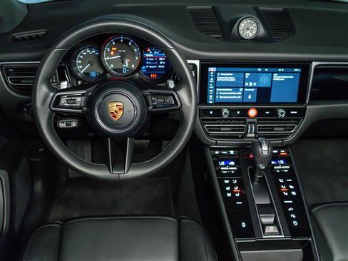 Certified 2026 Porsche Macan AWD/4WD image 18