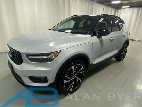 Used 2022 Volvo XC40 T5 R-Design w/ Advanced Package AWD/4WD image 1