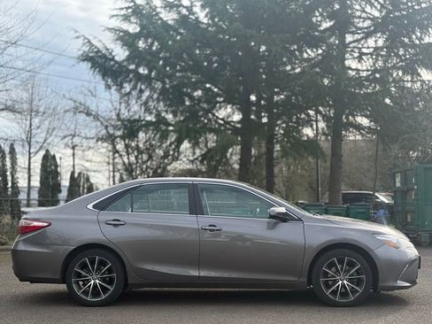 Used 2017 Toyota Camry XSE w/ Moonroof Package image 6