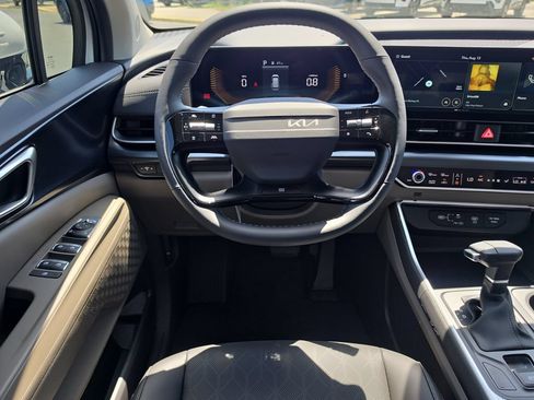 New 2027 Kia Carnival FWD image 13