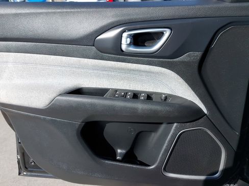 Used 2023 Jeep Compass Latitude image 25