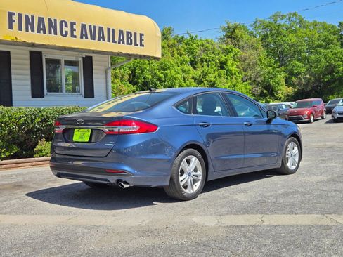 Used 2018 Ford Fusion SE w/ Fusion SE Technology Package image 3
