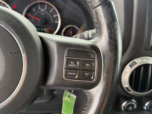 Used 2016 Jeep Wrangler Unlimited Sahara w/ Connectivity Group AWD/4WD image 20