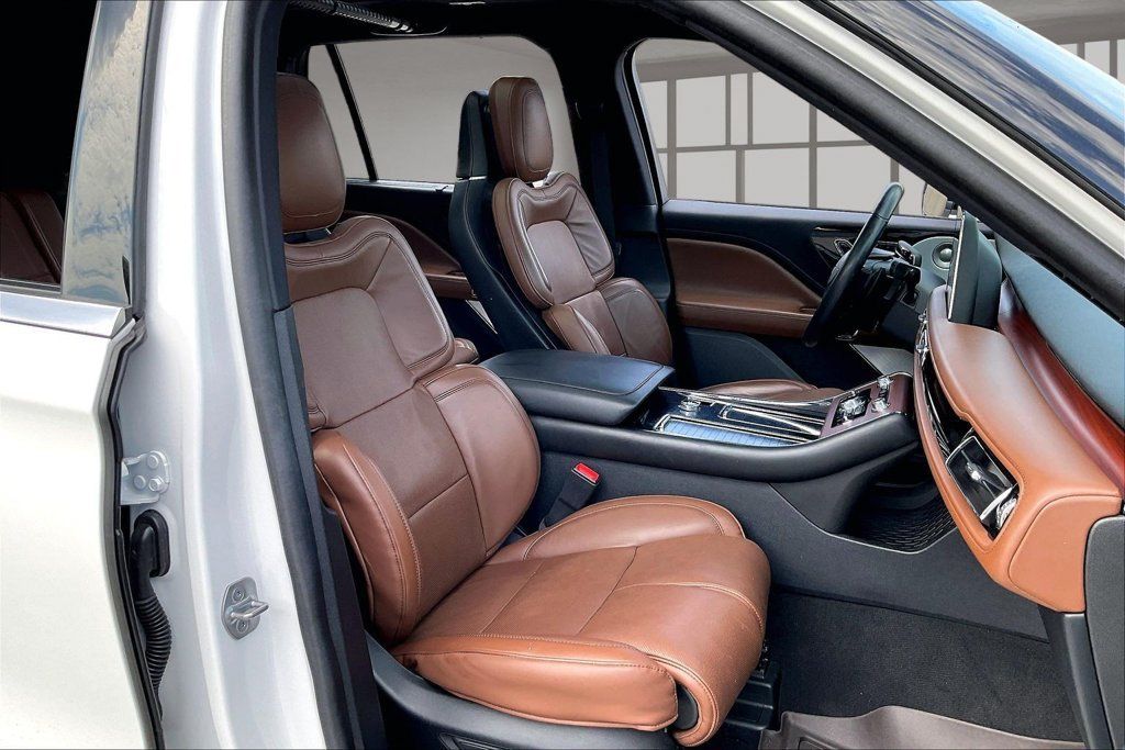 Used 2023 Lincoln Aviator Reserve w/ Equipment Group 201A AWD/4WD image 25