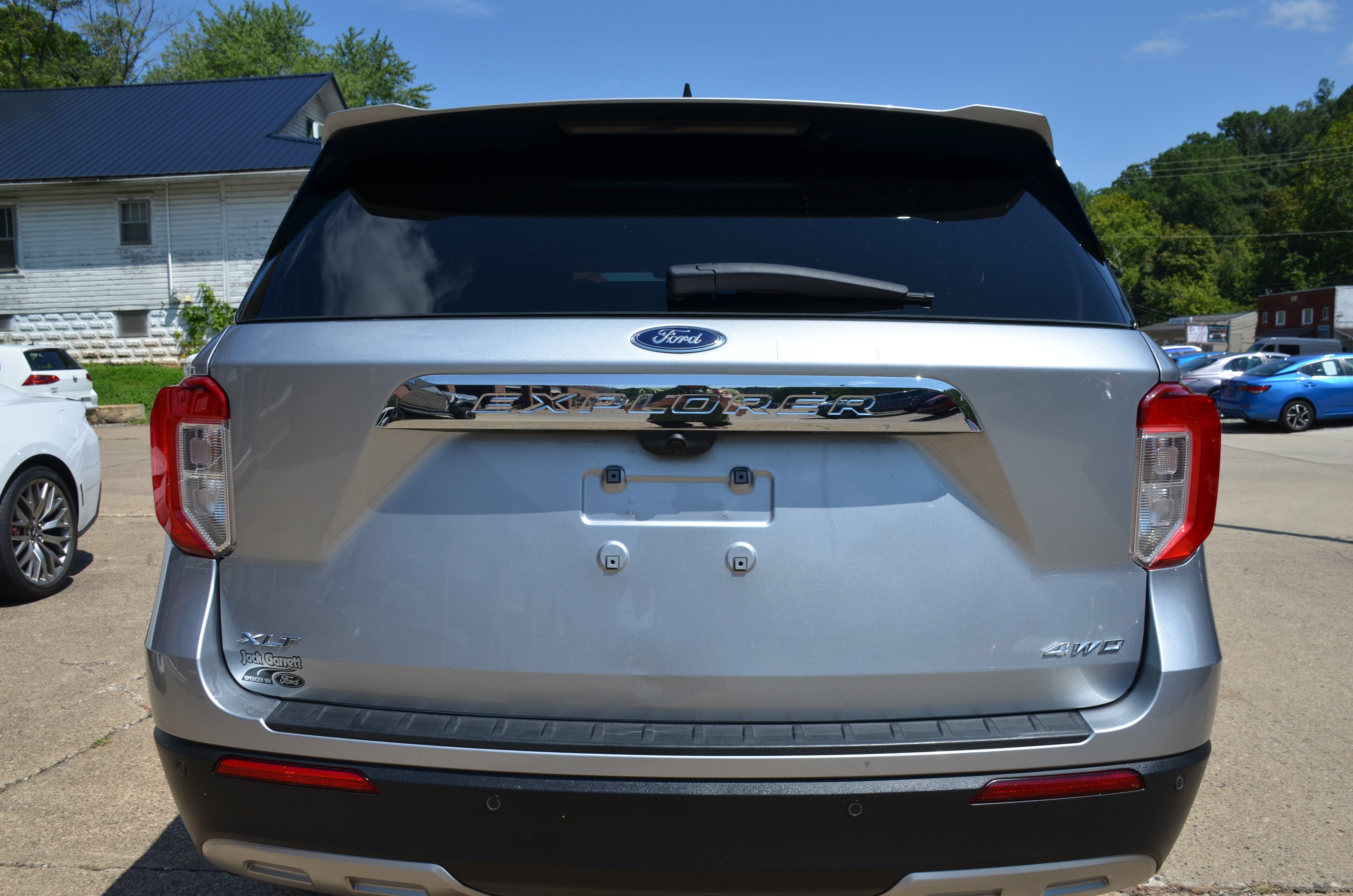 Used 2023 Ford Explorer XLT w/ Equipment Group 202A AWD/4WD image 5