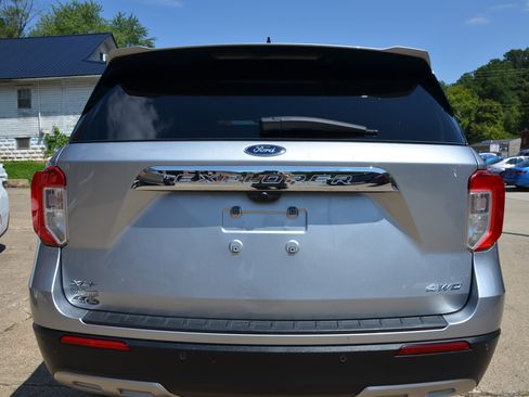 Used 2023 Ford Explorer XLT w/ Equipment Group 202A image 5