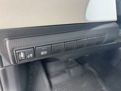 Used 2025 Toyota Corolla SE image 13