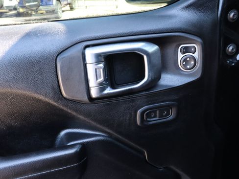 Used 2018 Jeep Wrangler Unlimited Sport S AWD/4WD image 16
