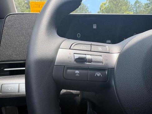 Used 2026 Hyundai Kona SEL Premium FWD image 35