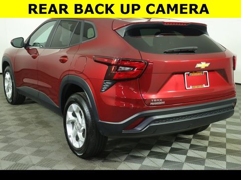 Used 2024 Chevrolet Trax LS w/ LS Convenience Package image 8