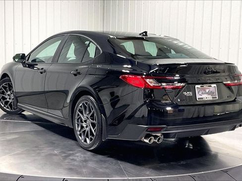 Used 2025 Toyota Camry SE FWD image 12