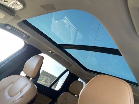 Used 2016 Volvo XC90 T6 Momentum w/ Momentum Plus Package image 10