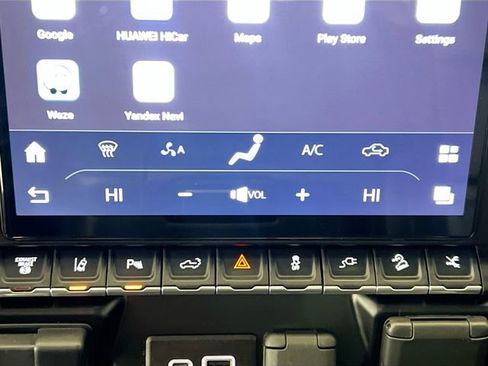 Used 2023 GMC Sierra 3500 Denali w/ Technology Package image 9