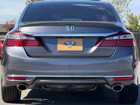 Used 2017 Honda Accord Sport image 4