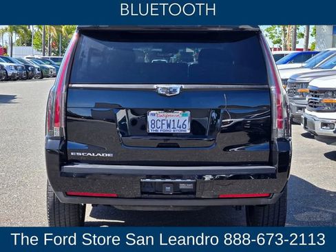 Used 2018 Cadillac Escalade Luxury AWD/4WD image 9